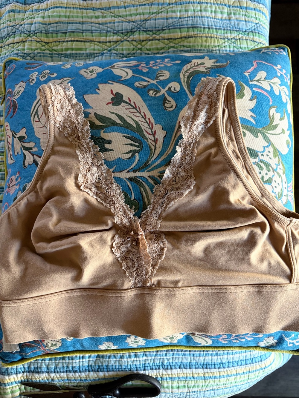 Soma Size L Embraceable Wireless Unlined Beige Lace-Trim Soft Bralette